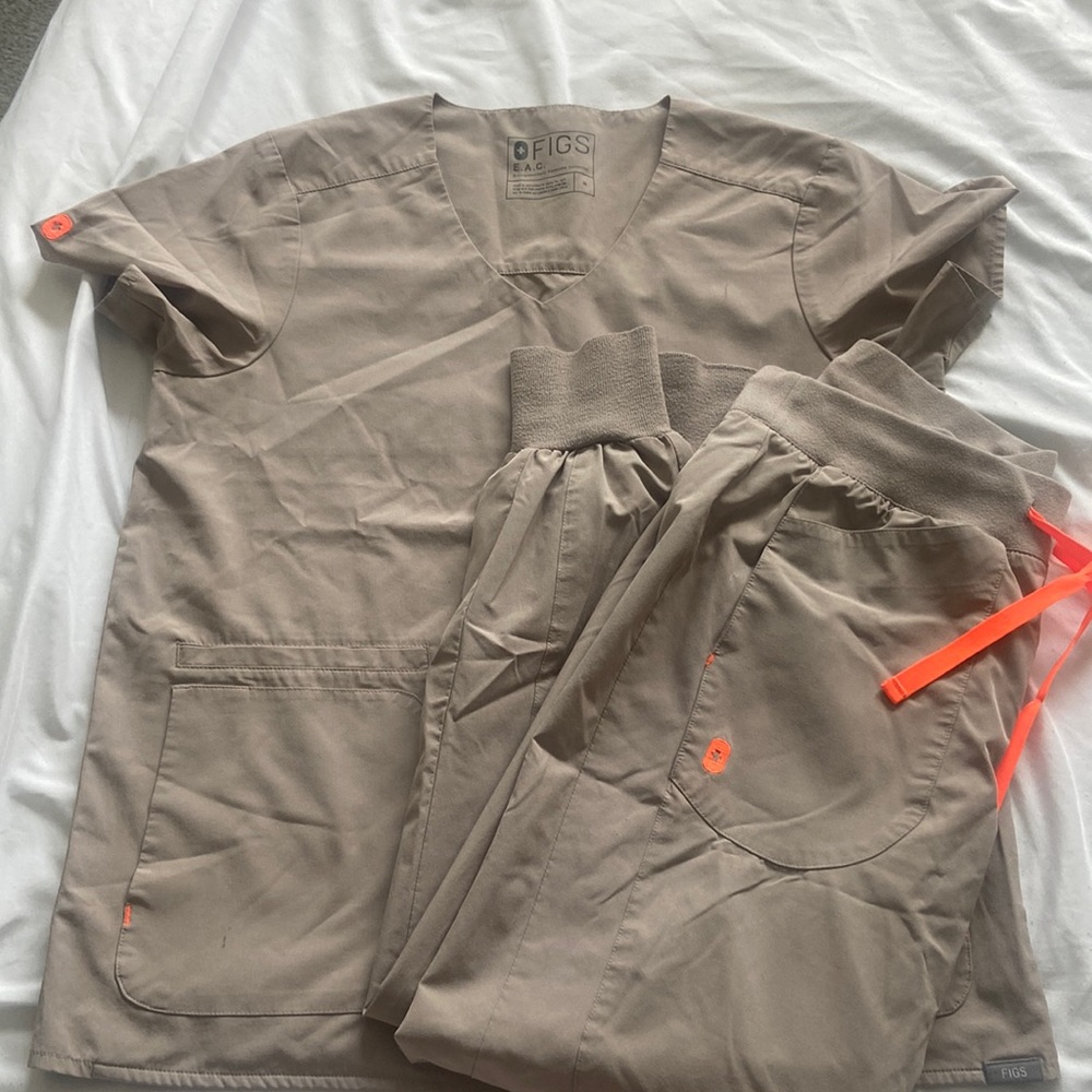 FIGS EAC collection M scrub set